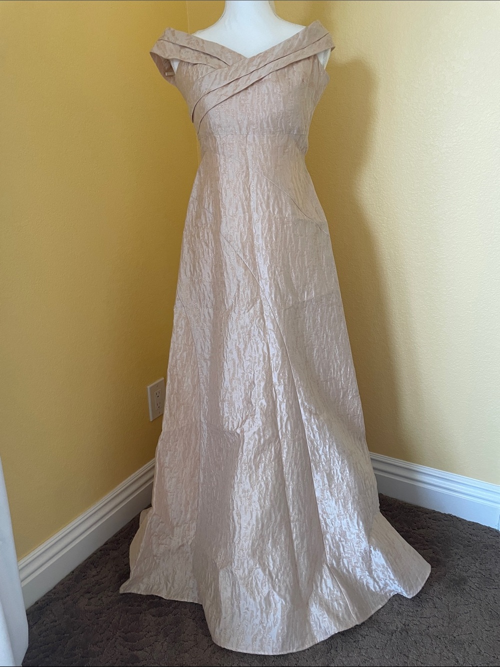 NWT-Aidan Mattox Champagne Off-Shoulder Textured Gown